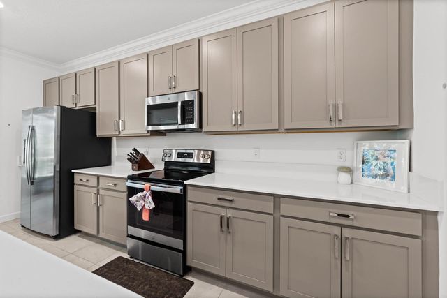 460 Veridian Circle NW, Palm Bay, FL 32907