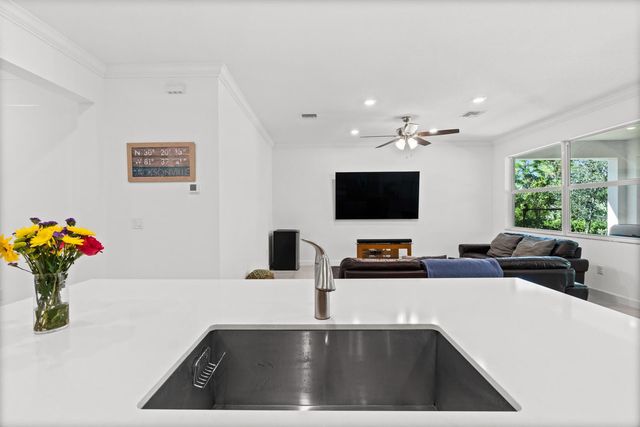 460 Veridian Circle NW, Palm Bay, FL 32907