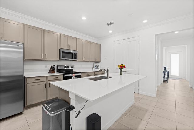 460 Veridian Circle NW, Palm Bay, FL 32907