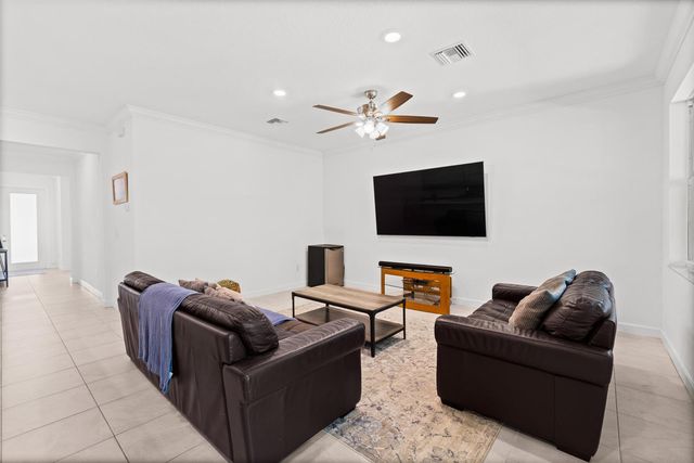 460 Veridian Circle NW, Palm Bay, FL 32907