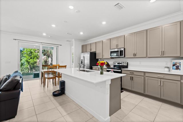 460 Veridian Circle NW, Palm Bay, FL 32907