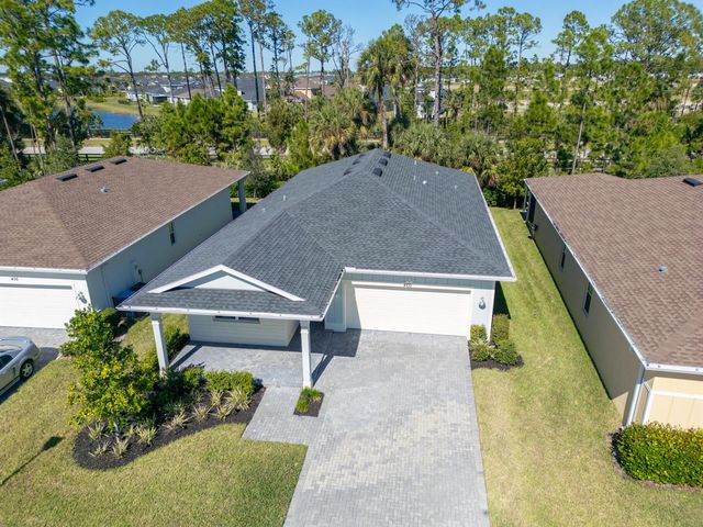 460 Veridian Circle NW, Palm Bay, FL 32907