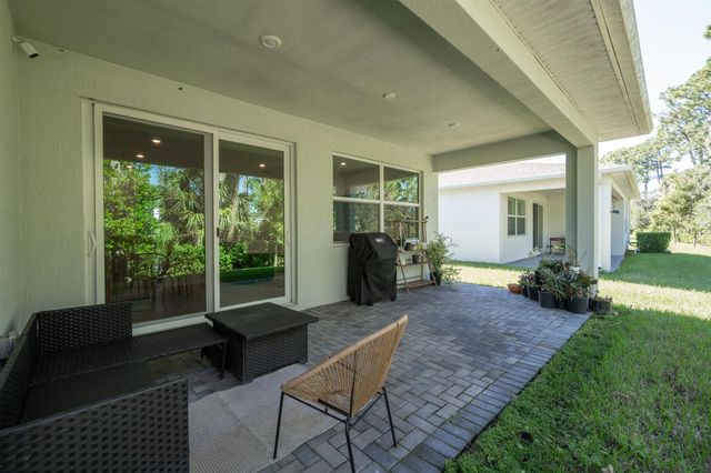 460 Veridian Circle NW, Palm Bay, FL 32907