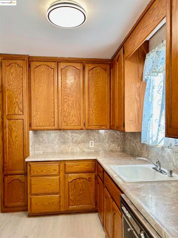 3728 Suter Street, Oakland, CA 94619