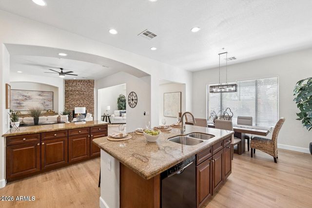 16195 W GLENROSA Avenue, Goodyear, AZ 85395