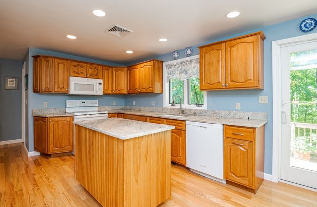 11 Currier Rd, Middleton, MA 01949