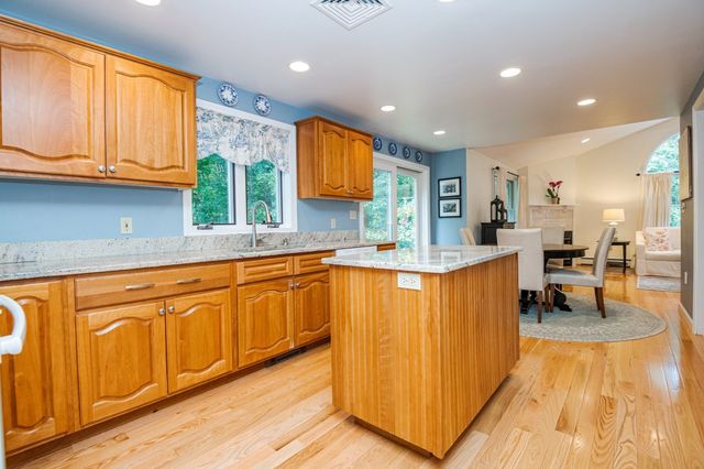 11 Currier Rd, Middleton, MA 01949