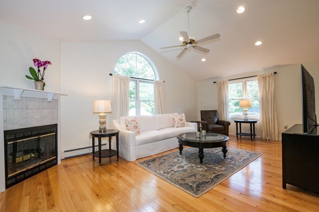 11 Currier Rd, Middleton, MA 01949