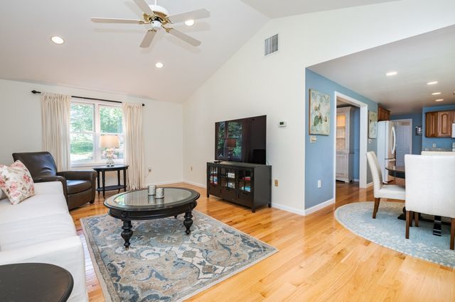 11 Currier Rd, Middleton, MA 01949