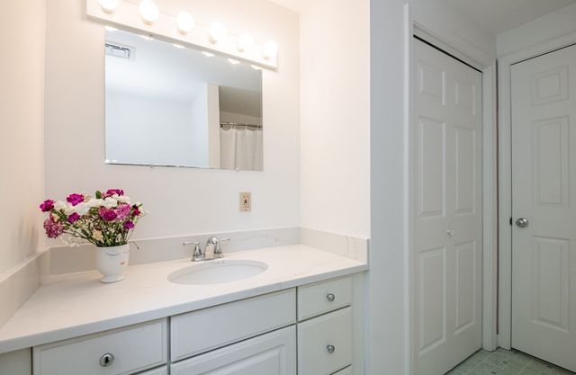 11 Currier Rd, Middleton, MA 01949
