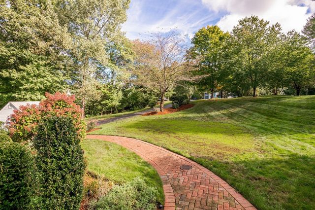 11 Currier Rd, Middleton, MA 01949