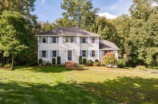 11 Currier Rd, Middleton, MA 01949