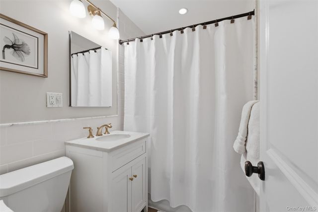 828 Pelhamdale Avenue 3j, New Rochelle, NY 10801