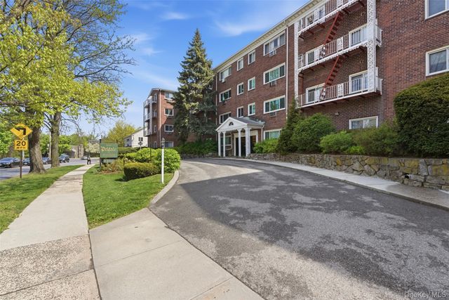 828 Pelhamdale Avenue 3j, New Rochelle, NY 10801