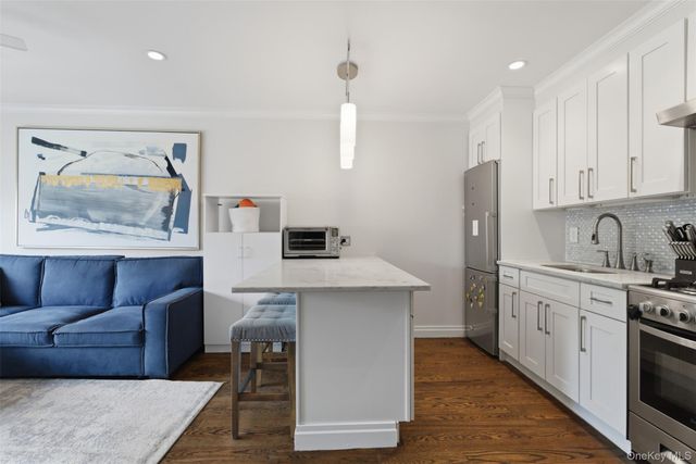 828 Pelhamdale Avenue 3j, New Rochelle, NY 10801