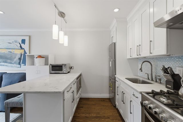 828 Pelhamdale Avenue 3j, New Rochelle, NY 10801