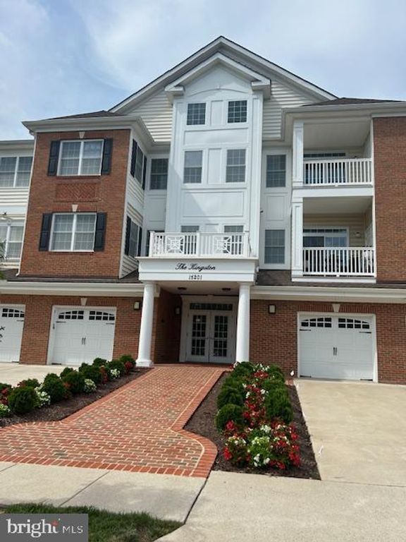 15201 ROYAL CREST DR #303, Haymarket, VA 20169