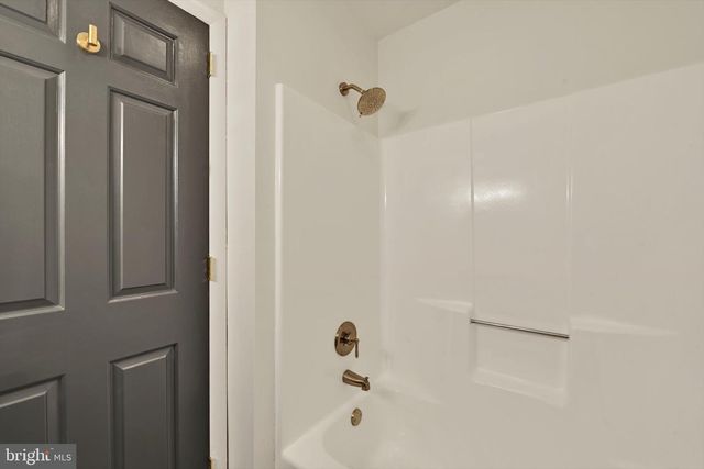 316 WINDGATE CT, Millersville, PA 17551