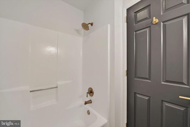 316 WINDGATE CT, Millersville, PA 17551