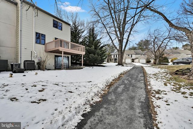 316 WINDGATE CT, Millersville, PA 17551