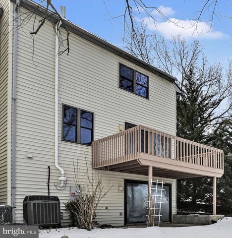 316 WINDGATE CT, Millersville, PA 17551