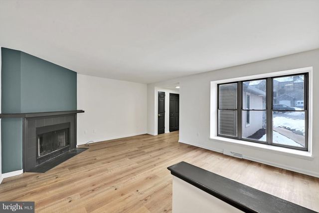 316 WINDGATE CT, Millersville, PA 17551