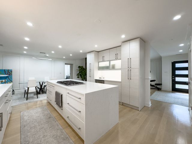 6609 N Kenton Avenue HOUSE, Lincolnwood, IL 60712