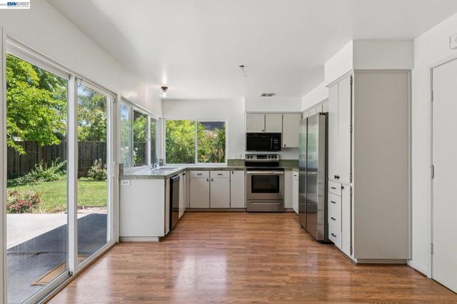 2884 Lyon Circle, Concord, CA 94518
