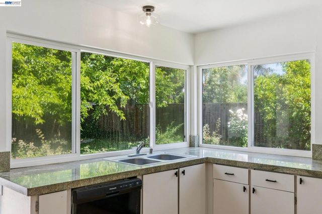 2884 Lyon Circle, Concord, CA 94518