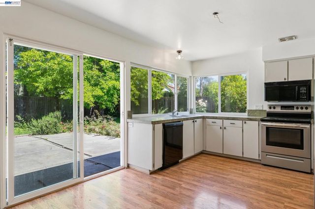 2884 Lyon Circle, Concord, CA 94518