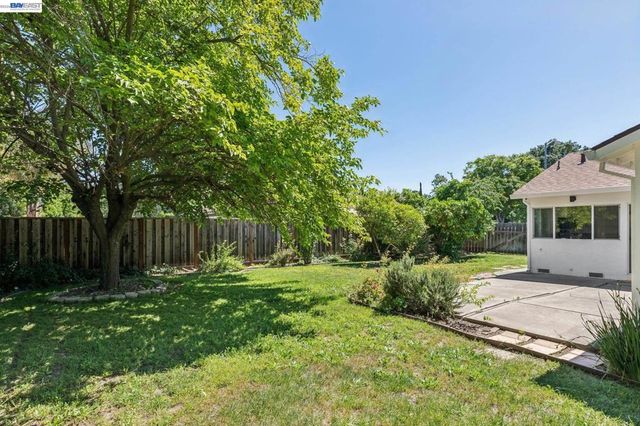 2884 Lyon Circle, Concord, CA 94518