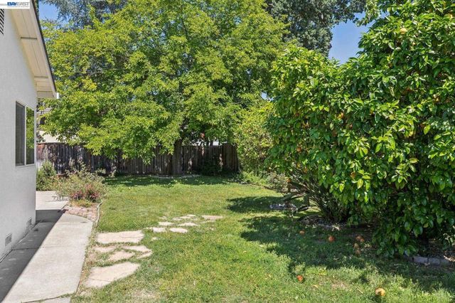 2884 Lyon Circle, Concord, CA 94518