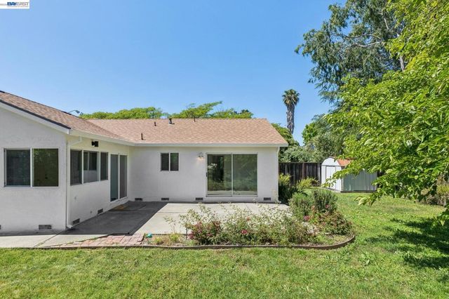 2884 Lyon Circle, Concord, CA 94518