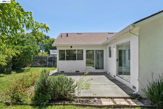 2884 Lyon Circle, Concord, CA 94518