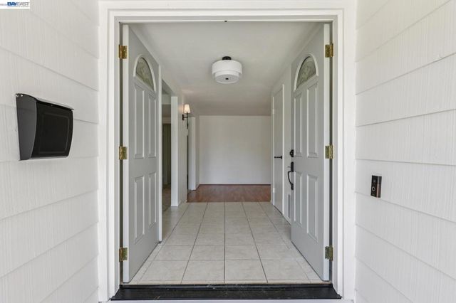 2884 Lyon Circle, Concord, CA 94518