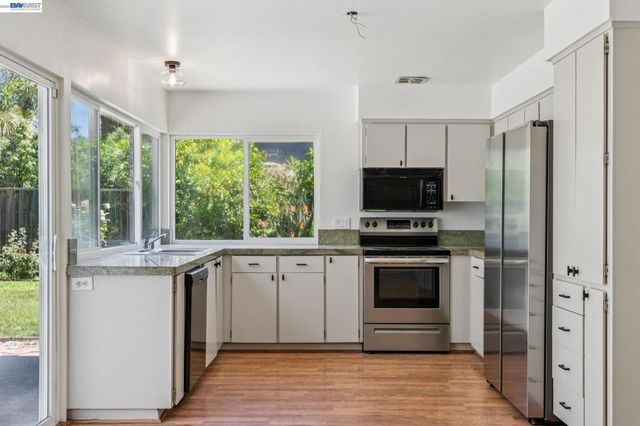 2884 Lyon Circle, Concord, CA 94518