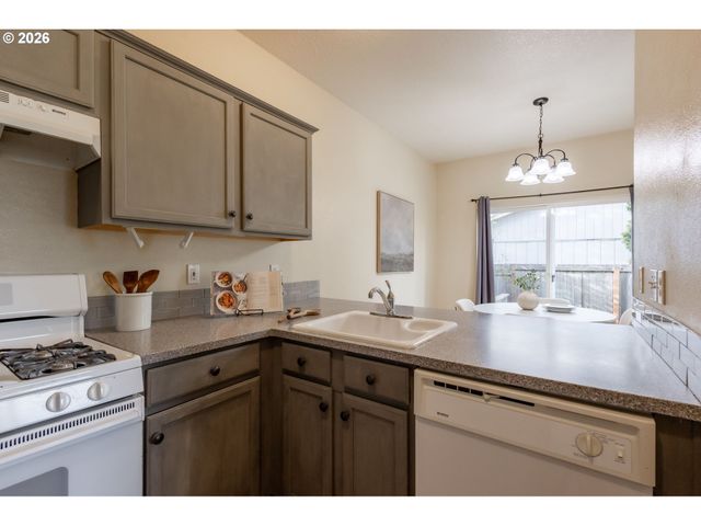 1499 Ne BIRKSHIRE Ct, Hillsboro, OR 97124