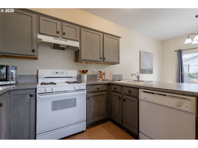 1499 Ne BIRKSHIRE Ct, Hillsboro, OR 97124