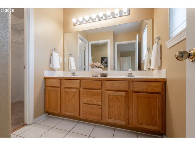 1499 Ne BIRKSHIRE Ct, Hillsboro, OR 97124