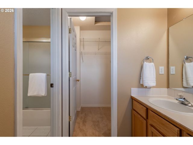 1499 Ne BIRKSHIRE Ct, Hillsboro, OR 97124
