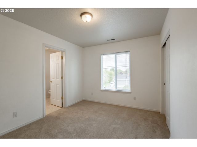 1499 Ne BIRKSHIRE Ct, Hillsboro, OR 97124