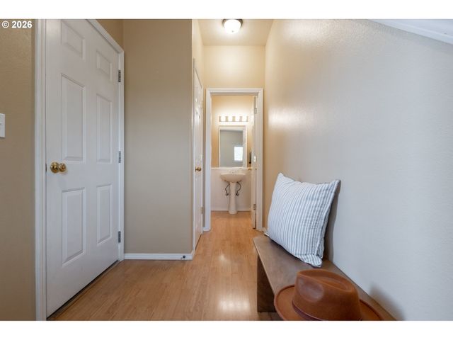 1499 Ne BIRKSHIRE Ct, Hillsboro, OR 97124