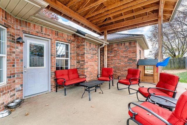 1900 SW Aspen Street, Bentonville, AR 72713