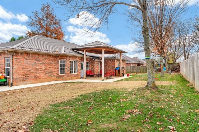 1900 SW Aspen Street, Bentonville, AR 72713