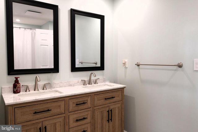 8297 MERTZTOWN RD, Alburtis, PA 18011