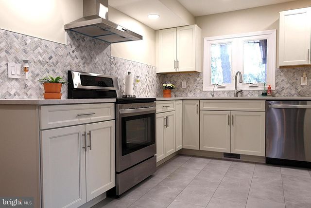 8297 MERTZTOWN RD, Alburtis, PA 18011