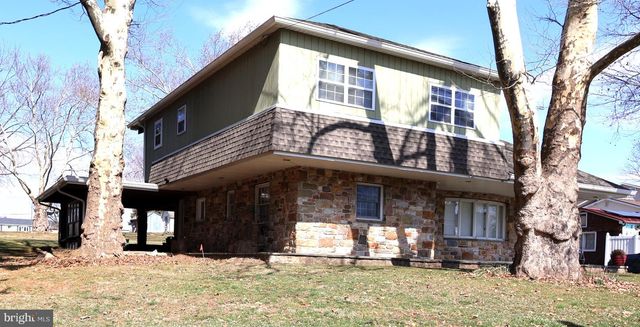 8297 MERTZTOWN RD, Alburtis, PA 18011