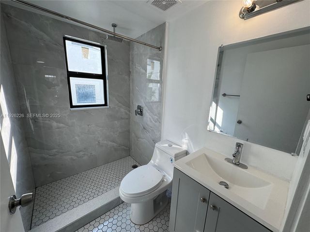 1969 NW 2nd ct 6, Miami, FL 33136