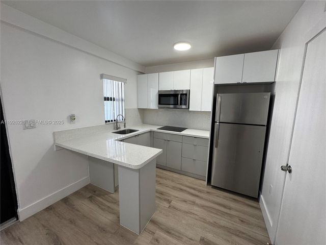 1969 NW 2nd ct 6, Miami, FL 33136