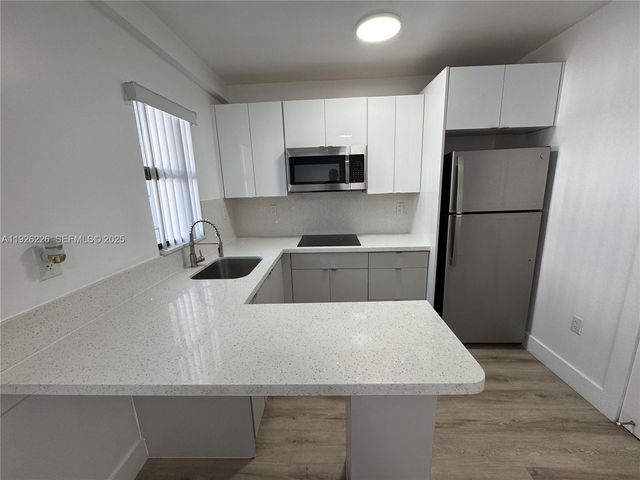 1969 NW 2nd ct 6, Miami, FL 33136